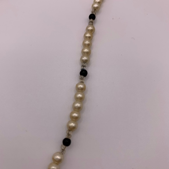 #101 Vintage faux pearl and acrylic black  beads necklace 20” - Picture 2 of 5